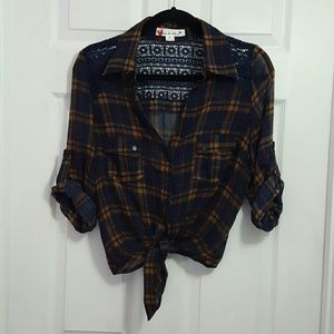 ⬇️Lightweight plaid tie front top